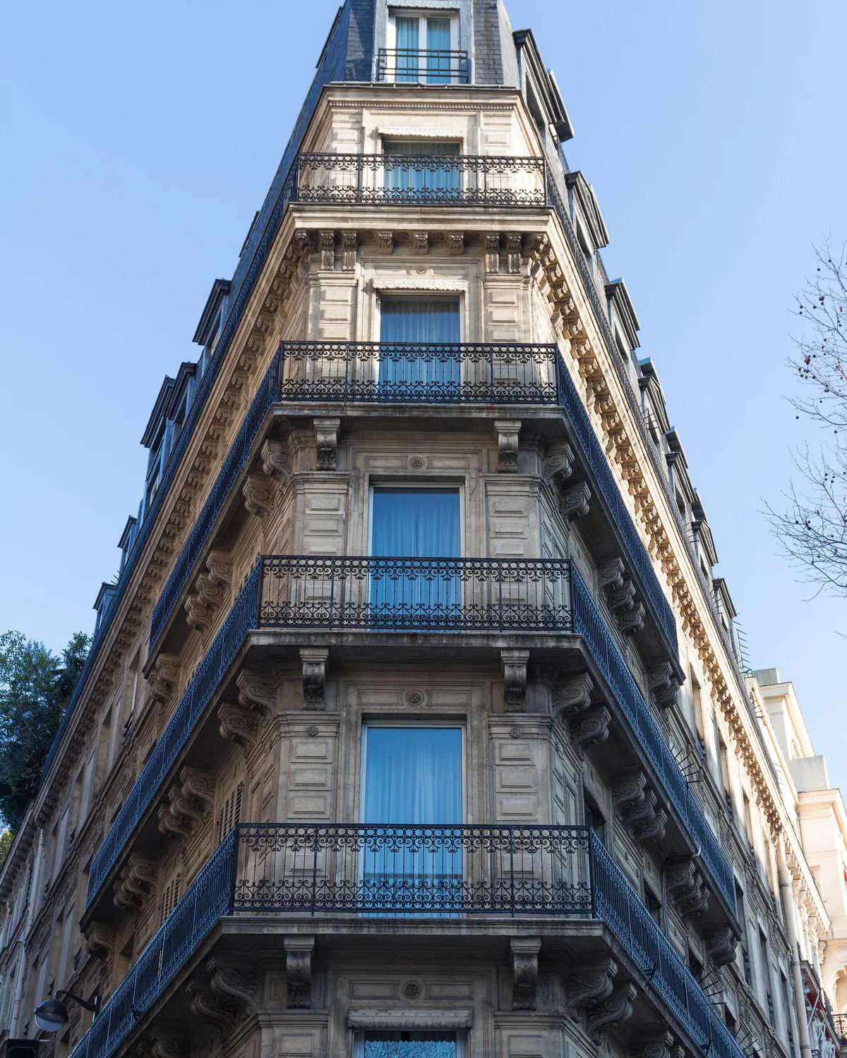 French translation by Ecrivus — sector specialists and linguists