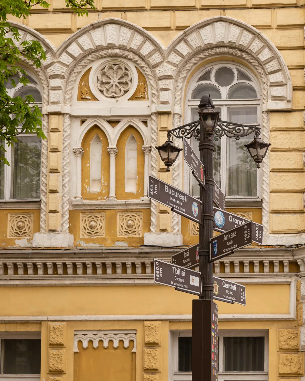 Romanian translation by Ecrivus — sector specialists and linguists